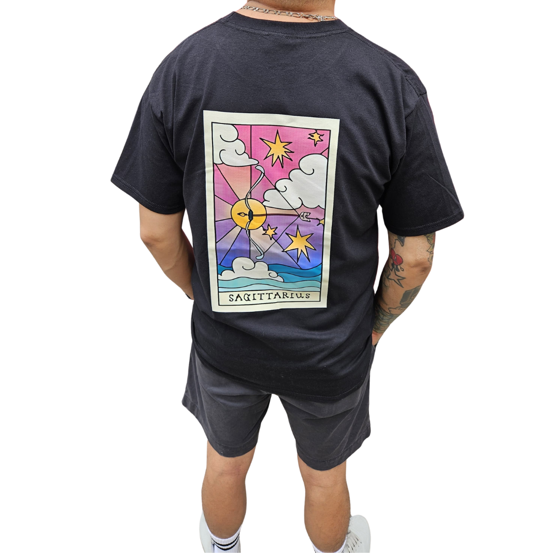 Camiseta Zodiacal Hombre - Constelación al Frente y Carta en la Espalda