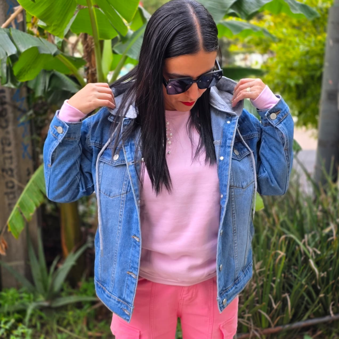 Chamarra de mezclilla con capucha