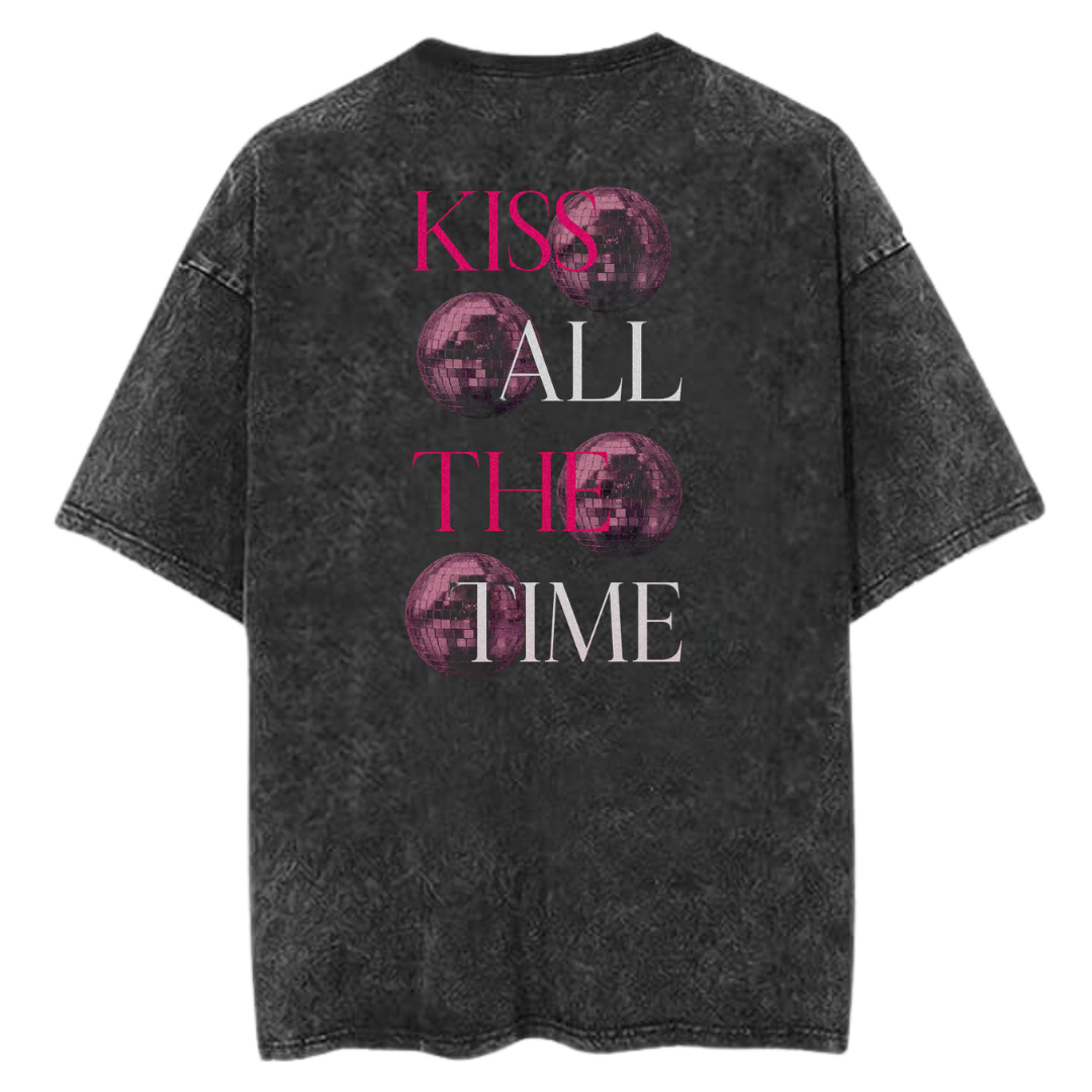 Camiseta Harry Styles “Kiss All The Time” Vintage Acid Wash Negra | Disco Mood Edition
