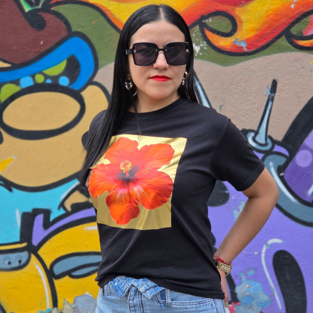 Camiseta Flor Roja