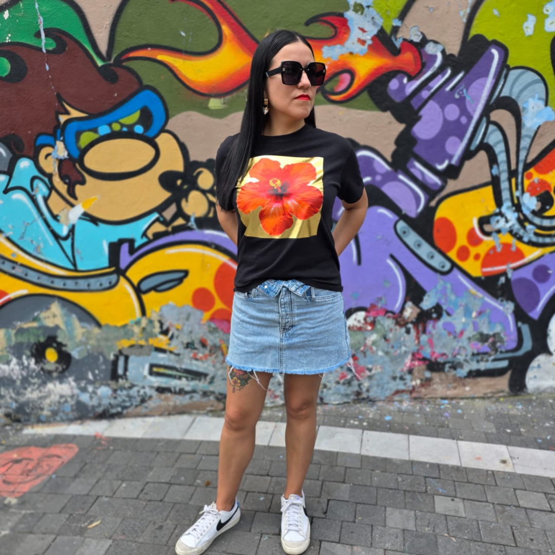 Camiseta Flor Roja