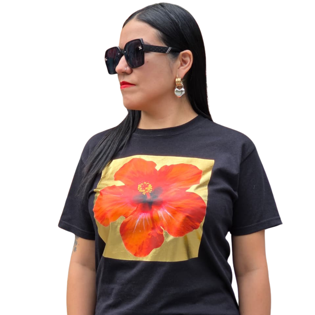 Camiseta Flor Roja